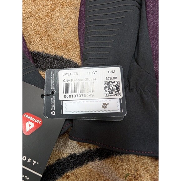 NWT Lululemon City Keeper Gloves Women's Size S/M Purple Black Fleece Lined - Picture 3 of 3